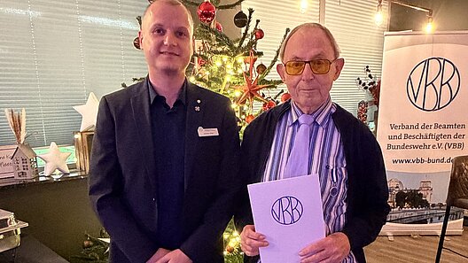 v.l.: Vorsitzender Andreas Stolte, Herr Schonhoven