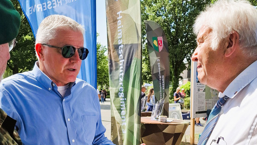 Besucher beim VBB - Stand